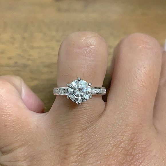 Alexia round brilliant 2ct ring - Picture 1 of 4